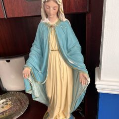 virgin mary statue