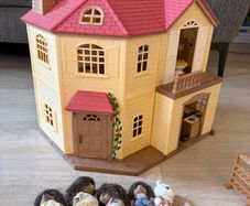 Sylanian family house, hedgehog and bunny family
