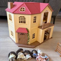 Sylanian family house, hedgehog and bunny family