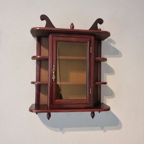display small item's miniature clocks and such like