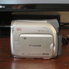 Canon MV890 mini DV camcorder