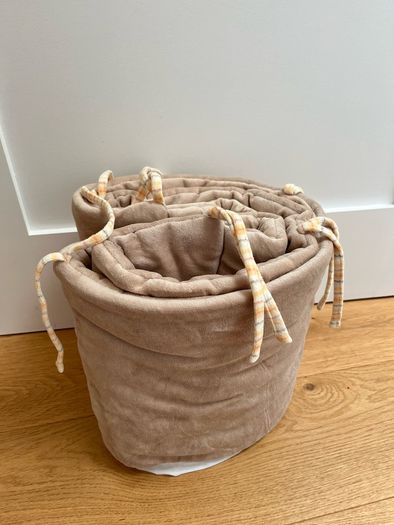 Beige velvet baby cot bumper
