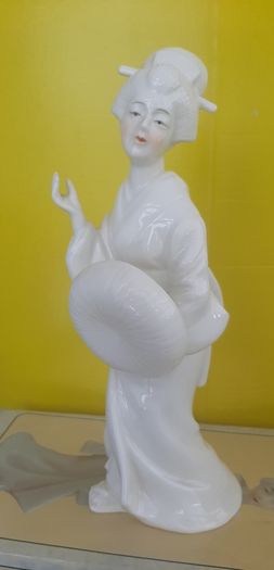 New collectable fine bone China Geisha girl