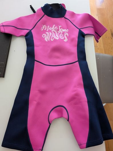 Girls pink wet suit (Age 9-10yrs)