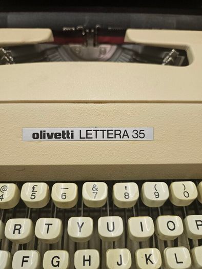 olivetti. lettera 35 typewriter