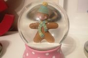 gingerbread man snowglobe
