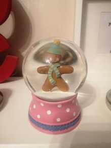 gingerbread man snowglobe