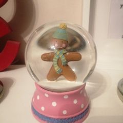gingerbread man snowglobe