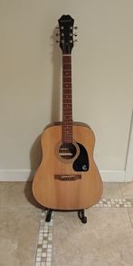 Epiphone DR100 + Carry case