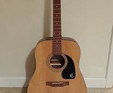 Epiphone DR100 + Carry case
