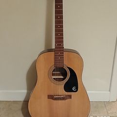 Epiphone DR100 + Carry case