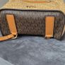 Genuine Michael Kors bag in perfect condition. It can be worn in two ways, as a backpack or over the shoulder. Stylish and versatile, with no signs of wear. Image 2