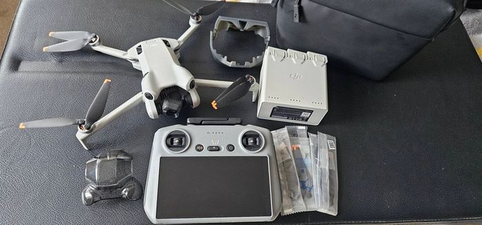 DJI mini 4 Pro combo drone with RC2,LIKE NEW!!!