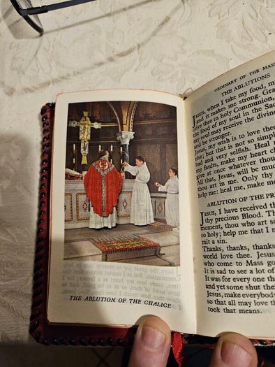 The Saint Andrew Simple Daily Missal. By Dom Gaspar Lefebvre O. S. B. 1959 Edition In Good Condition.  See Photos For Same.