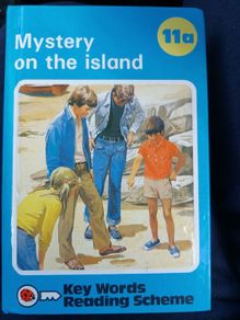 Mystery on the Island Ladybird Key Words Reading Scheme 11a