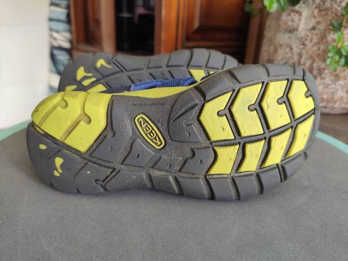 KEEN washable kids sandals UK9, EU 27/28