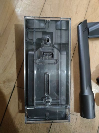 Dyson dock + accessories