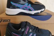 Girl's runners NEW size UK 9