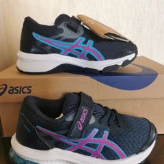 Girl's runners NEW size UK 9