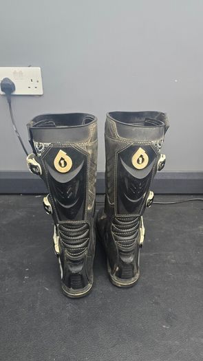 motocross boots Hart size 9