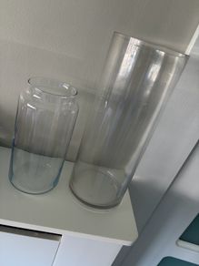 2 Vases