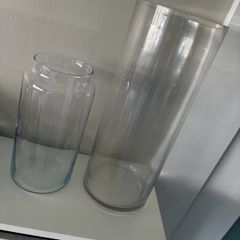 2 Vases