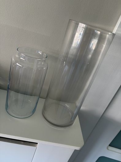 2 Vases