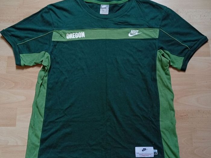 Vintage Nike Oregon T-shirt (( Perfect Condition Adult M))