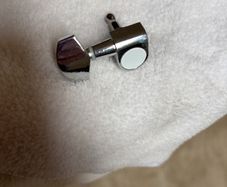 Guitar tuner machine heads