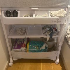 Babylo Smart Changer with baby bath tube