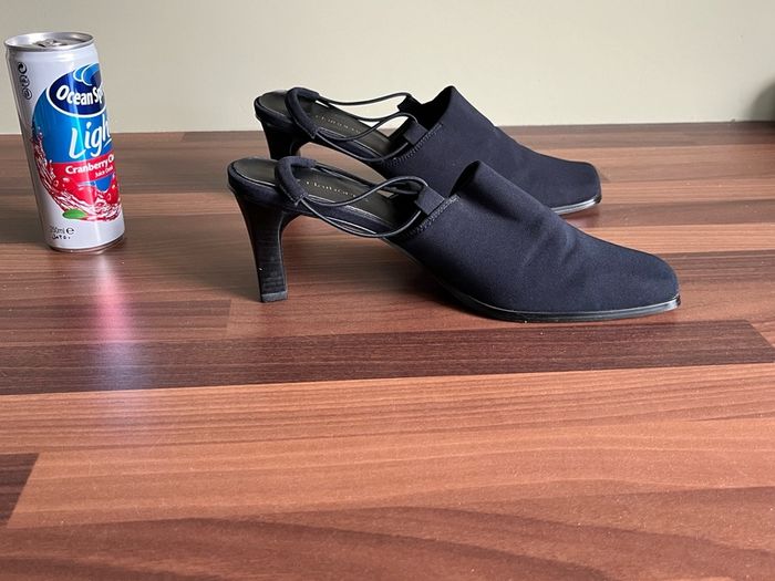 Liz Claiborne navy shoes. Size 8.5 uk