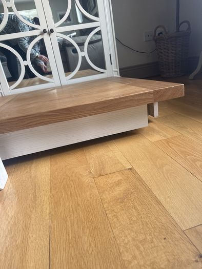 Solid oak 1.4m extending to 1.8m dining table