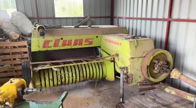Claas square bailer