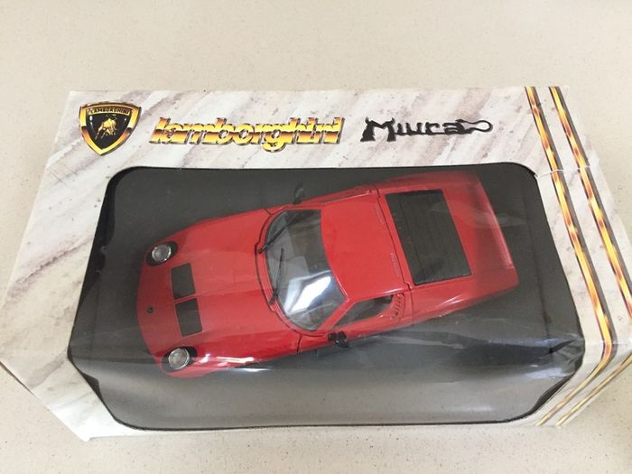 Lamborghini Miura Scale 1/18