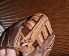 Mizuno Baseball Glove