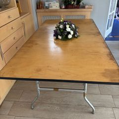 trestle table