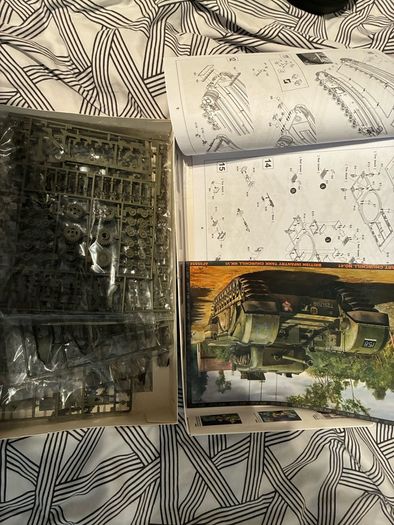 2 scale models afv  club 1/35 Churchill mk v and Dragon 1/35 Sherman m44A3  (105 mm) hvss