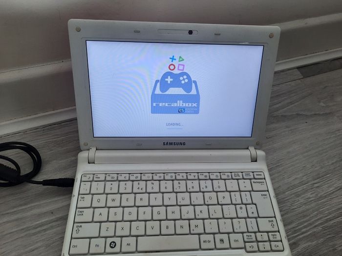 Samsung netbook with Retro gaming Operating system