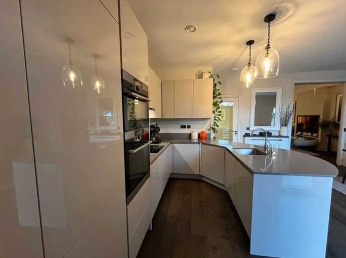KUBE Modern High-Gloss Kitchen & AEG Appliances