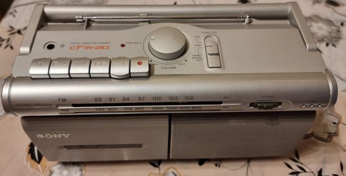 Sony Radio CFM-20 FM Radio Cassette Recorder Mains or Battery power, perfect condition.