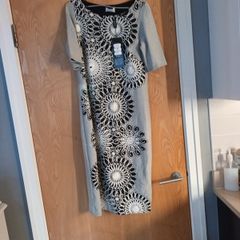 Anonymous  Ivory & Black  Textuured Border Shift Dress.   S. 14    B.N.W.T.