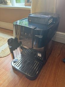 DeLonghi Magnifica Start coffee machine