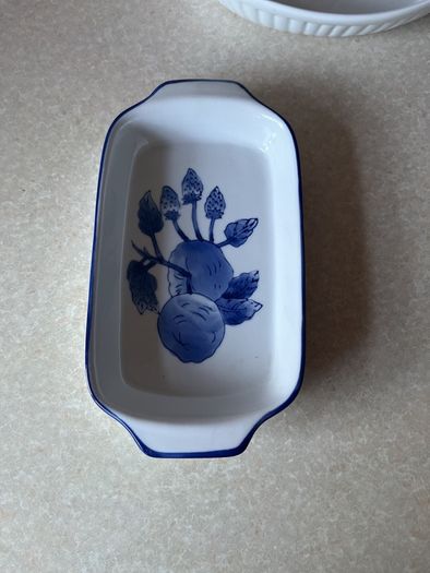 Oven to Table 2Colbalt/White Serving Dushes