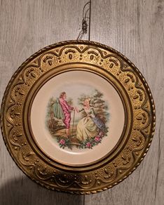 Wall plaque courting couple