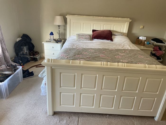 kingsize bed