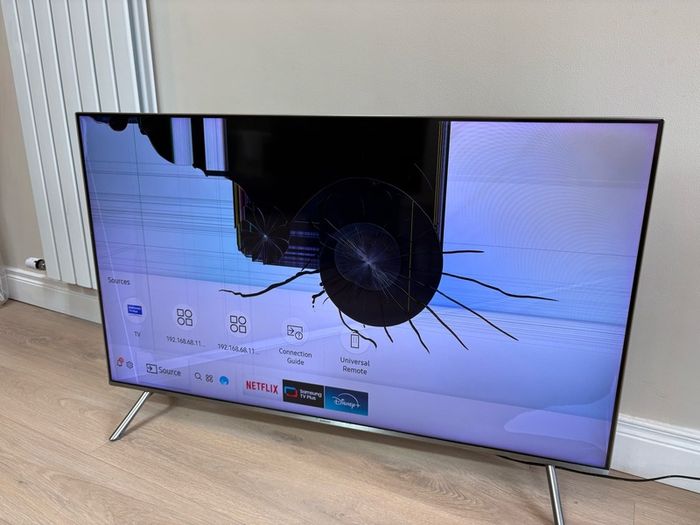 Samsung 49" QLED (damaged)