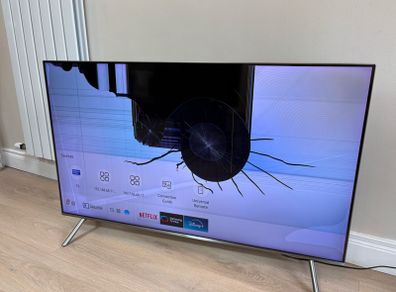 Samsung 49" QLED (damaged)