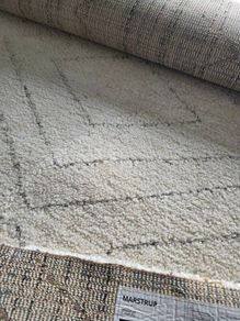 Carpet Ikea great condition, shoe fee and pet free home. Can deliver up to 10km