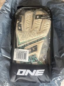 One Glove Soccer Gloves Junior Size 6