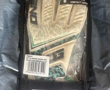 One Glove Soccer Gloves Junior Size 6